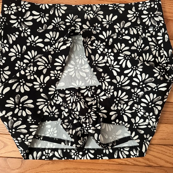Zac & Rachel Black and White Floral Mini Skort - Picture 2 of 4